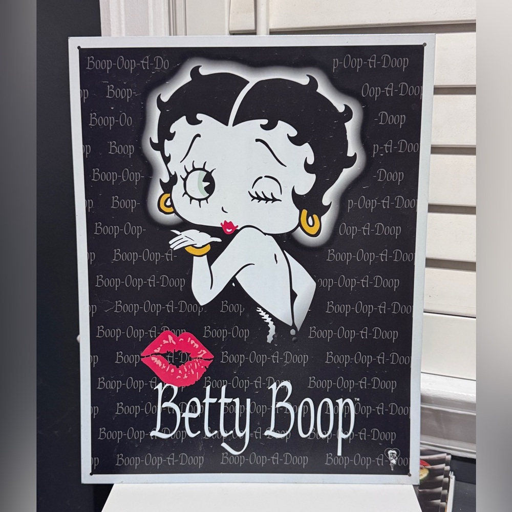 💋 Betty Boop Metal Wall Art — Iconic Glam, Vintage Attitude  - 12 1/2" x 16"💋